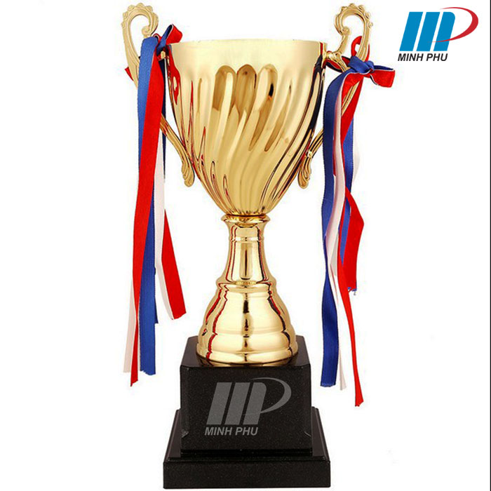Cúp thể thao kim loại T137